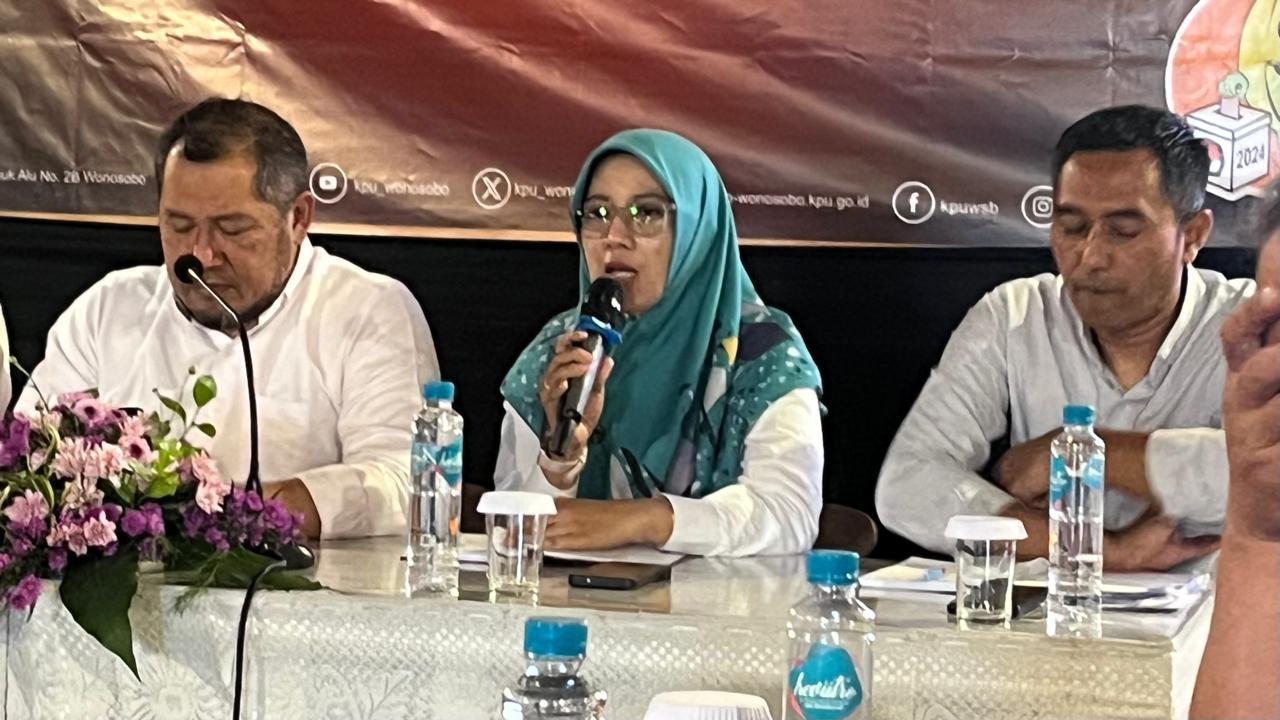 Yusi-Arafah-selaku-Divisi-Perencanaan-Data-dan-Informasi-Rendatin-KPU-Wono.jpg