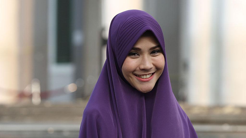 Zaskia-Adya-Mecca-Ungkap-Pengalaman-Pertamanya-Memasak-Ayam-Goreng.jpg