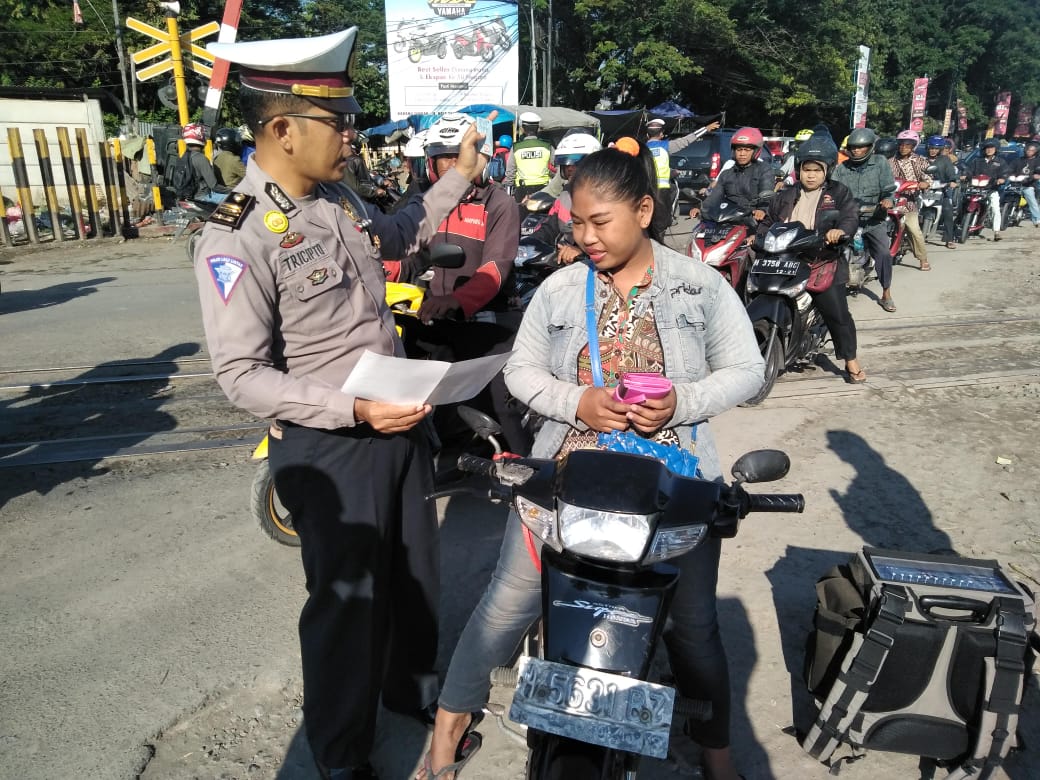 Viral Video Emak-Emak Terobos Palang KA, Polres Demak Sosialisasi Keselamatan Berlalu-lintas