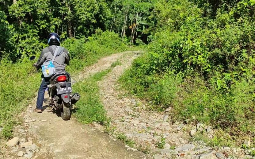 Jalan Akses Menuju Wisata Karang Gemantung Banjarnegara Dikeluhkan Pengunjung