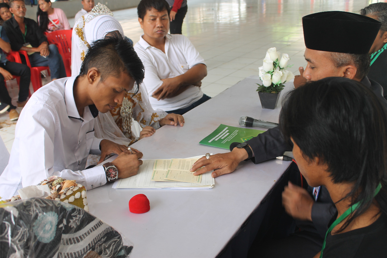 Seorang Napi Kasus Pembunuhan Menikah di Lapas Kedungpane : Cinta Kami Terpisah Jeruji Penjara