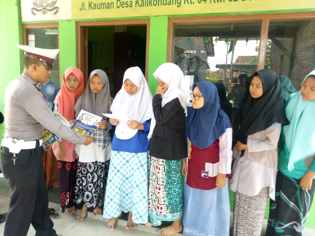 Edukasi Santri Agar Tertib di Jalan, Satlantas Polres Demak Datangi Ponpes Sosialisasikan MRSF