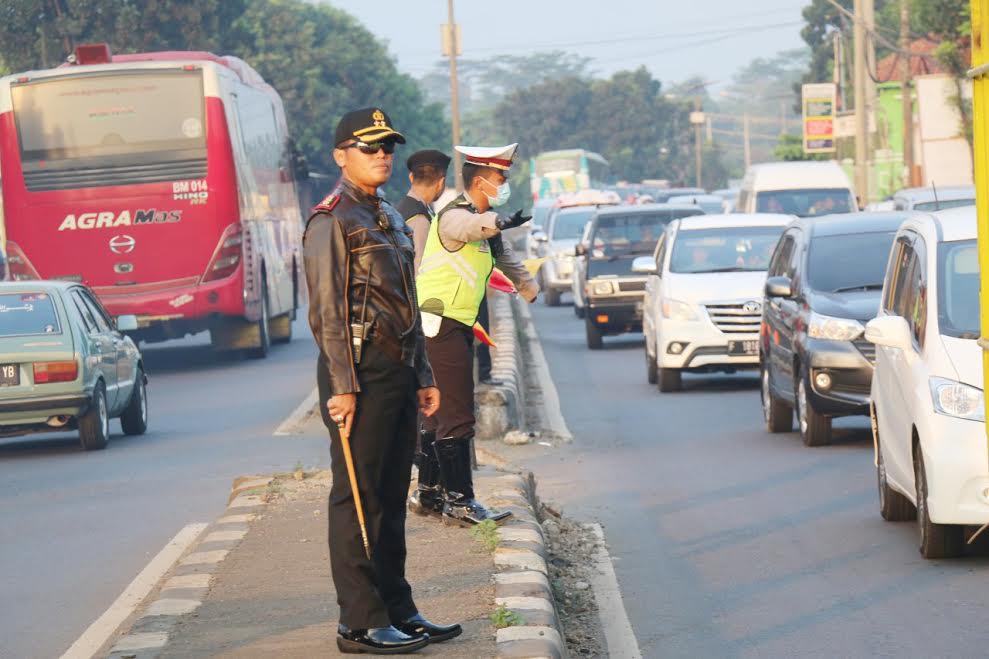 arus-balik-lebaran-di-gringsing-inggu-dinihari-2-juli-2017_20170702_123657.jpg