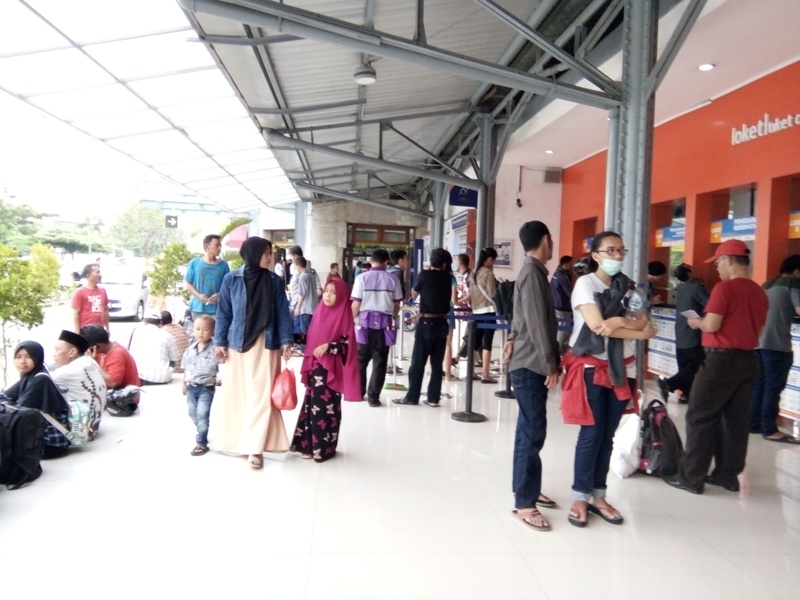 arus-balik-stasiun-semarang-poncol_20170702_135916.jpg