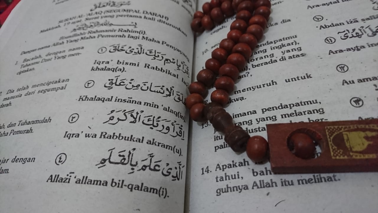 Surat Al Alaq Lengkap Arab Latin dan Artinya