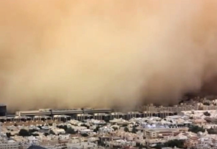 badai-gurun-di-arab-saudi_20150910_071054.jpg