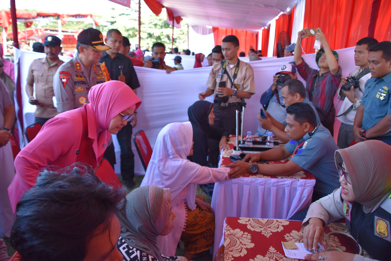 HUT Ke-73 Bhayangkara, Kapolda Jateng Terjun Langsung Pimpin Bakti Sosial di Kabupaten Demak