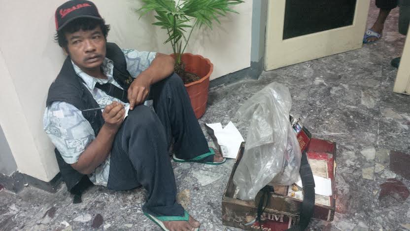 Puluhan Orang Menjarah Dagangan Mubadi di Depan Kantor Wali Kota Semarang