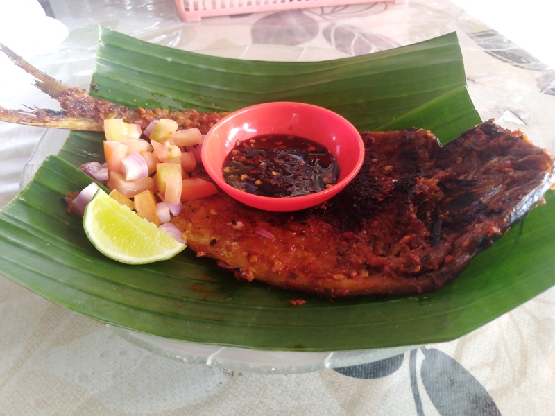 Kuliner Jateng - Lezatnya Bandeng Keropok Kendal, Rasa Sambal Kecapnya Bikin Nagih