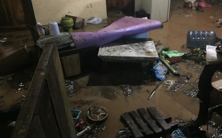 BREAKING NEWS: Banjir Bandang Terjang Mangkang Wetan hingga Setinggi 1 Meter