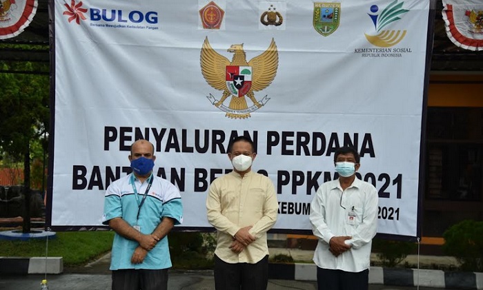 bantuan-beras-untuk-warga-terdampak-ppkm.jpg