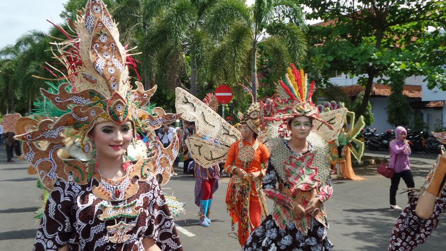 468 Pelajar Tampilkan Kostum Lima Etnik di Semarang Night Carnival