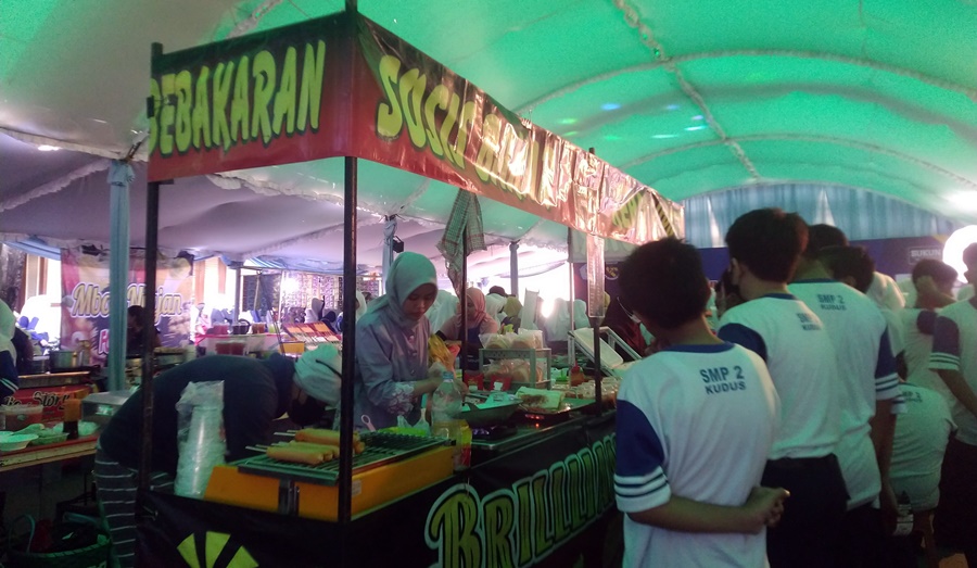 25 UMKM Ikut Meriahkan HUT SMP Negeri 2 Kudus