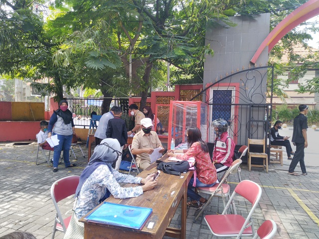 PPDB SMP Negeri Kota Semarang Hari ke-2, Orangtua Calon Siswa Datangi Sekolah Input Nilai Rapor