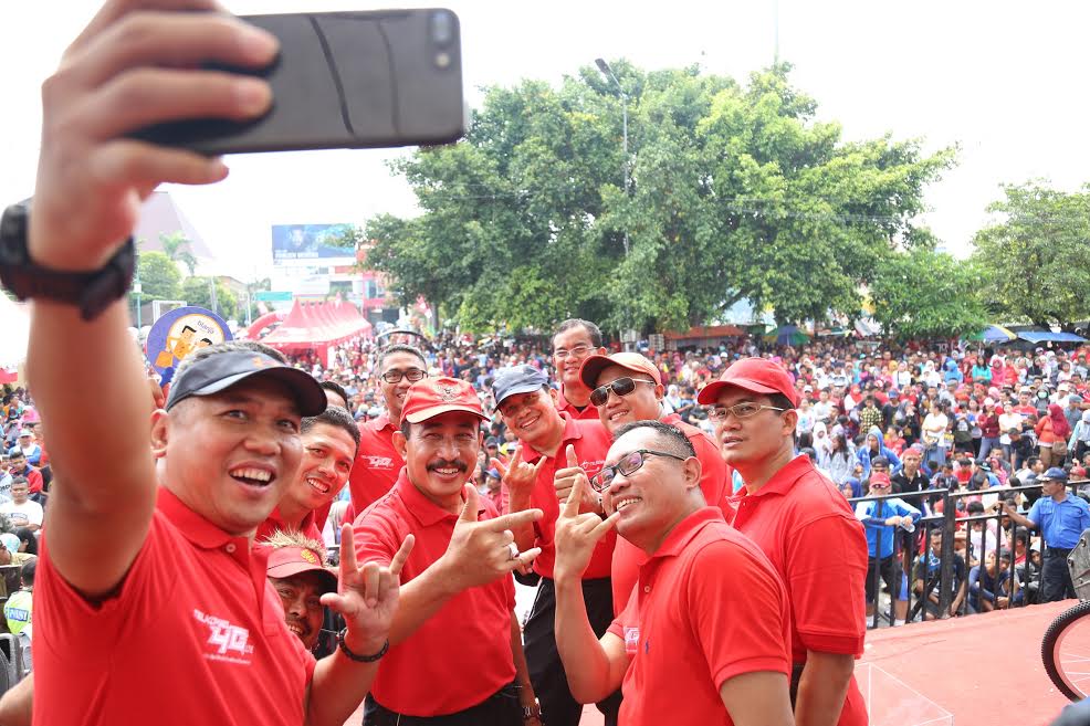 Ribuan Warga Pati Ikuti Jalan Sehat Sambut Kehadiran 4G LTE Telkomsel