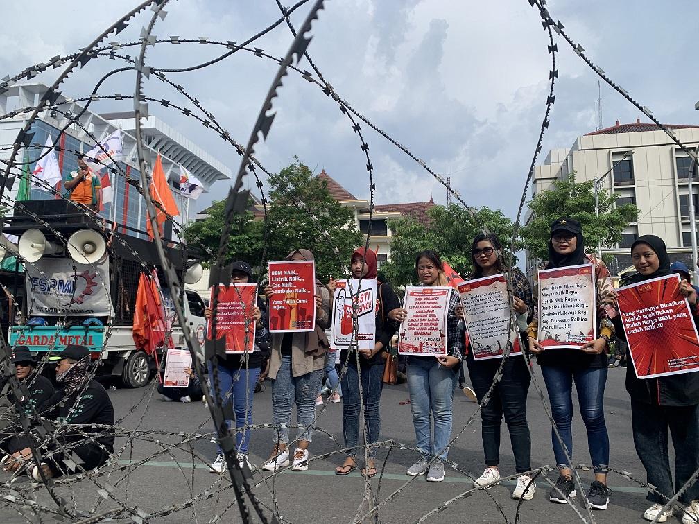 buruh-demo-di-gubernuran1.jpg