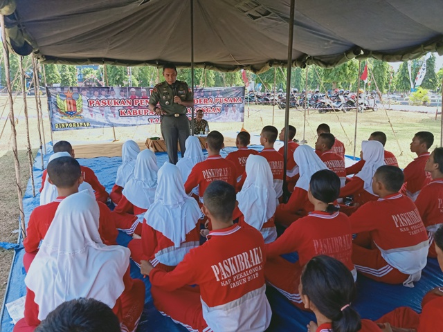 Lakukan Pengecekan, Dandim 0710 Pekalongan Berikan Pengarahan ke Anggota Paskibra di Kajen