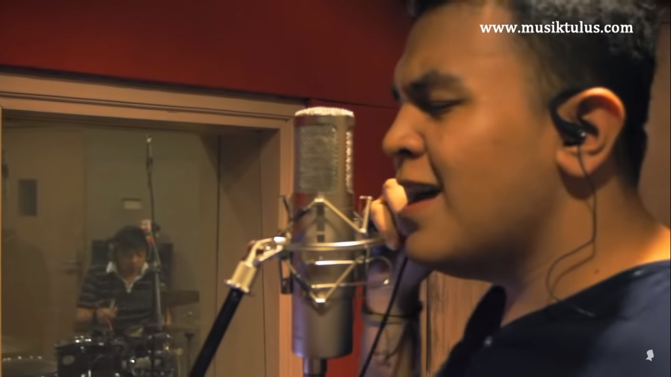 Chord dan Kunci Gitar Tulus Adu Rayu Lupakan Dia Pergi Denganku