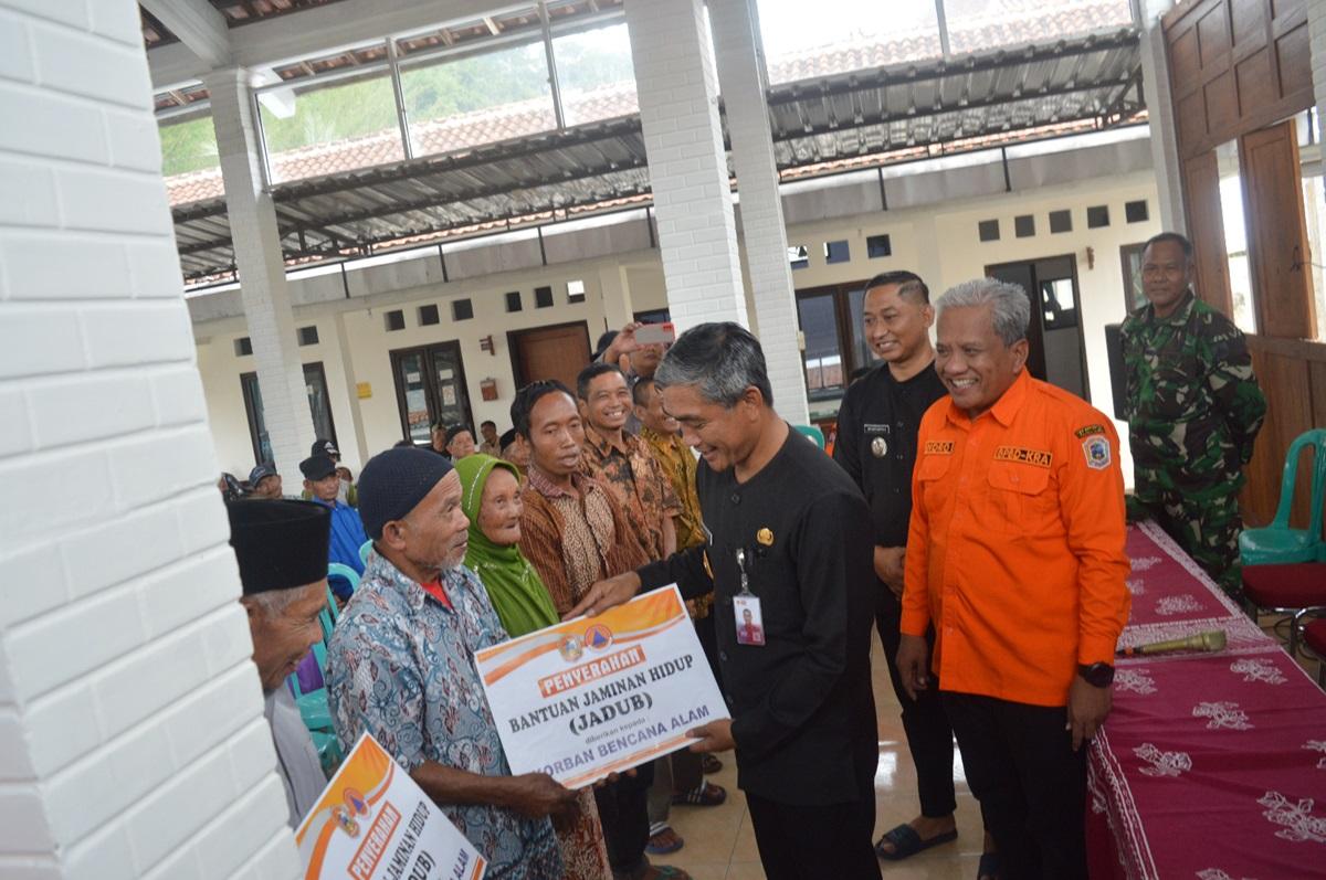 Longsor Karangnyar 2024: Warga Terdampak Longsor di Jenawi Karanganyar Dapat Bantuan Jaminan Hidup