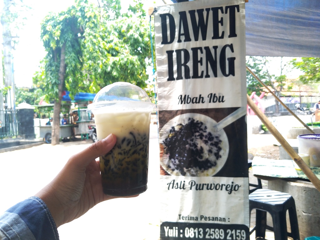 Kuliner Semarang - Segarnya Es Dawet Ireng Bu Yuli Menteri Supeno, Satu Porsi Rp 5.000