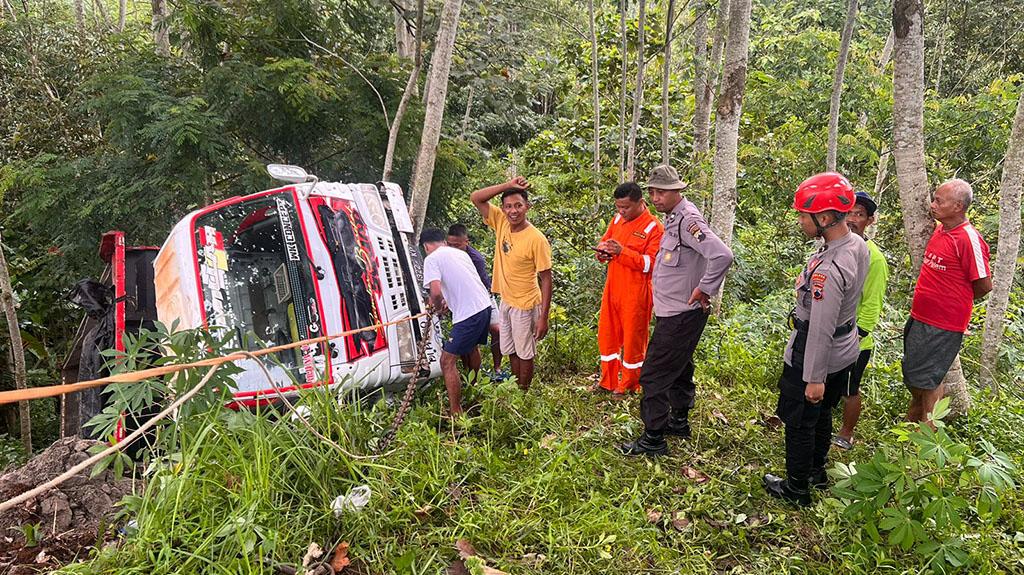 evakuasi-truk-masuk-jurang-jumantono-karanganyar.jpg