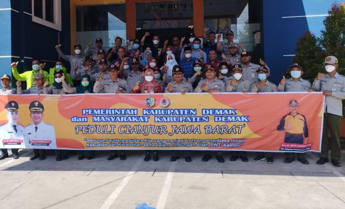 foto-bersama-bupati-demak2.jpg