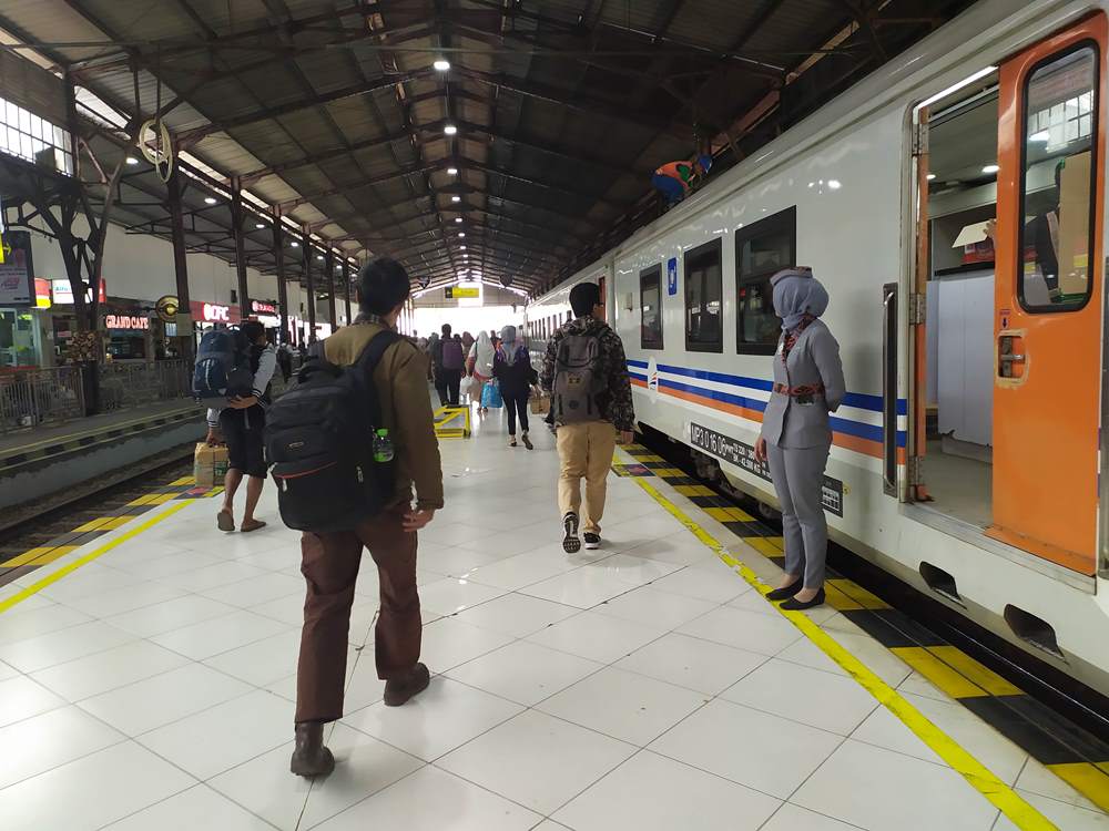 PT KAI Aktifkan Perjalanan Kereta Api Jarak Jauh Reguler 12 Juni, Penumpang Harus Penuhi Syarat Ini