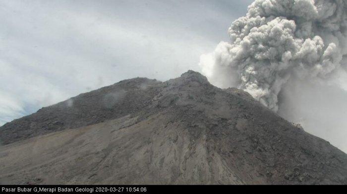 gunung-merapi-mengalami-erupsi-pada-jumat-27-maret-2020-sekitar-pukul-1056-wib.jpg