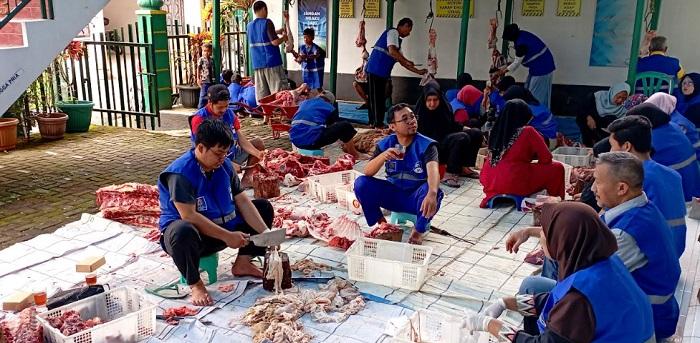 31 Ekor Kambing, dan 15 Ekor Sapi Kurban Dipotong di Masjid Al-Huda Sudagaran Wonosobo
