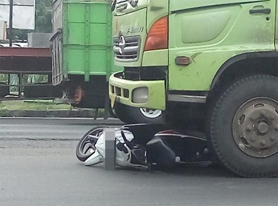 ilustrasi-pemotor-terlindas-truk-di-jalur-pantura_20180228_145445.jpg
