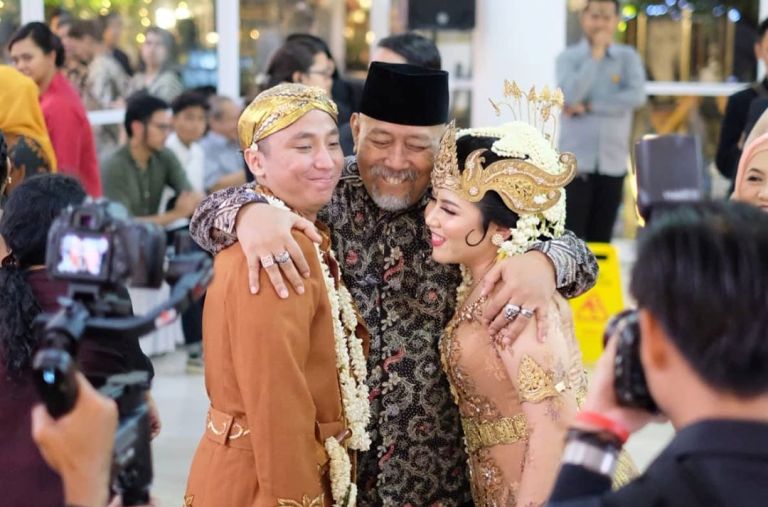 Jadi Saksi di Pernikahan Putra Dono Warkop, Indro Titip Pesan: Hanya Maut yang Boleh Memisahkan