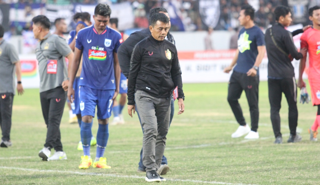 jafri-sastra-saat-masih-menjadi-pelatih-psis-semarang.jpg