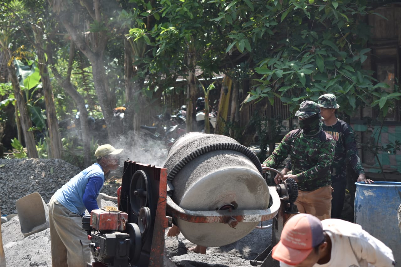 Gelar Pra TMMD, Kodim Demak Cor Jalan dan Bangun Talud di Desa Kalikondang