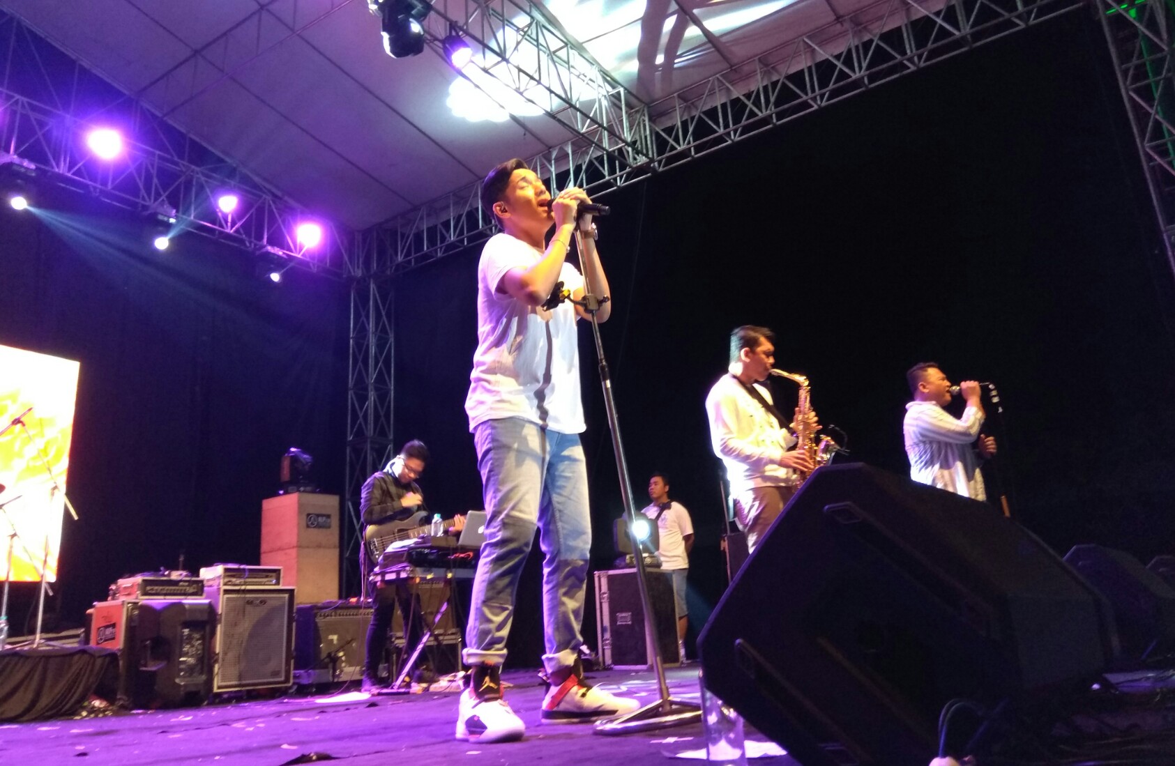 VIDEO SEMARANG : Penampilan JAZ Dalam Acara Analisix SMANSIX Euforia 2018 di SMAN 6 Semarang