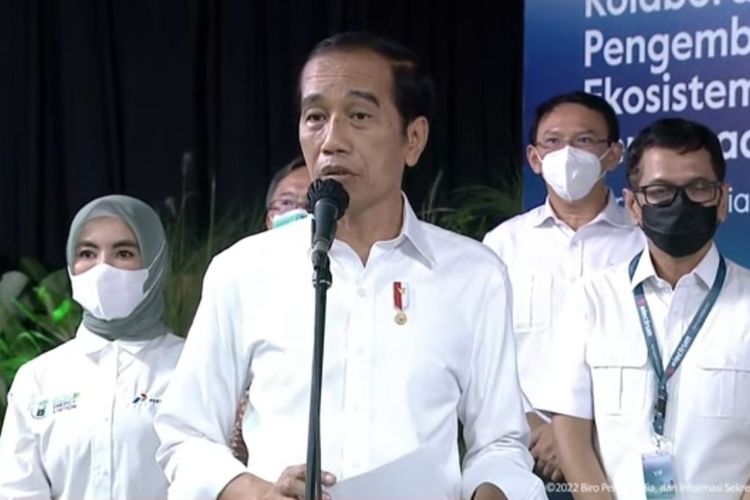 jokowi-luncurkan-ekosistem-kendaraan-listrik.jpg
