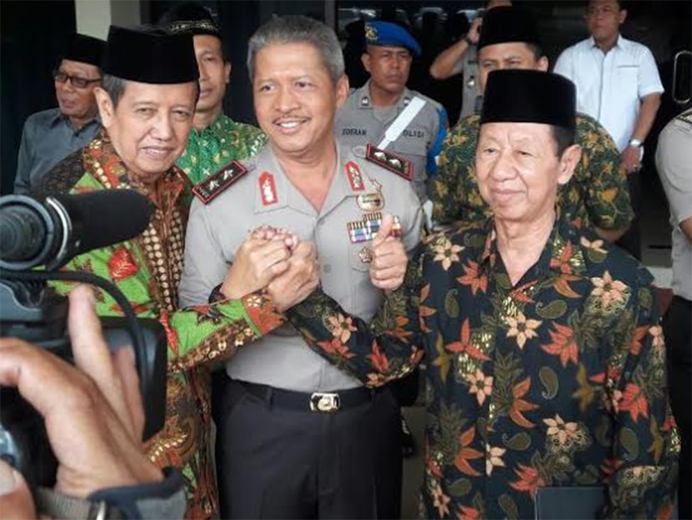 kapolda-temui-ketua-mui-jateng-dan-pengurus-majt_20161101_154735.jpg