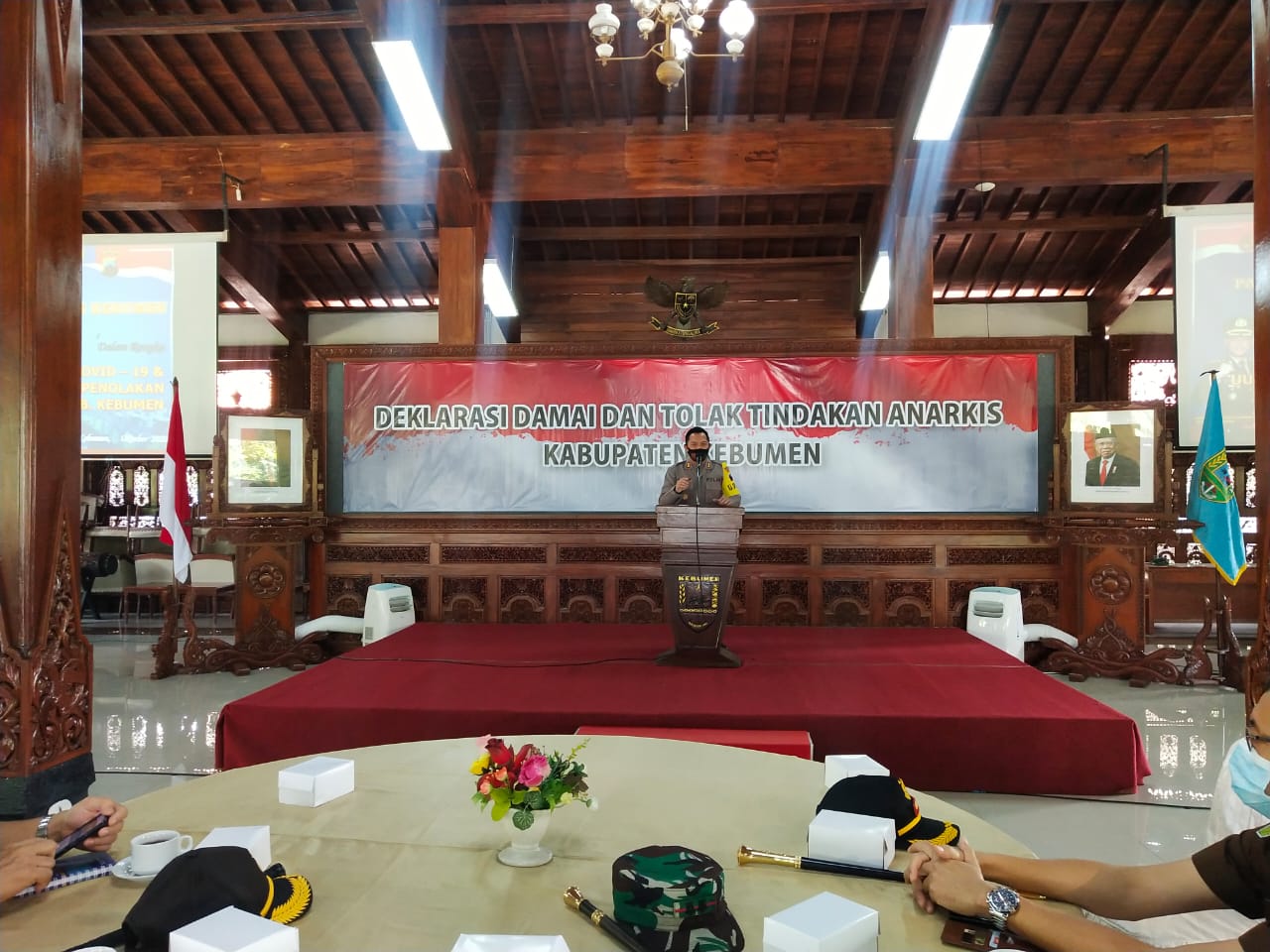 kapolres-kebumen-akbp-rudy-cahya-kurniawan-memimpin-deklarasi-unjuk-rasa-damai.jpg