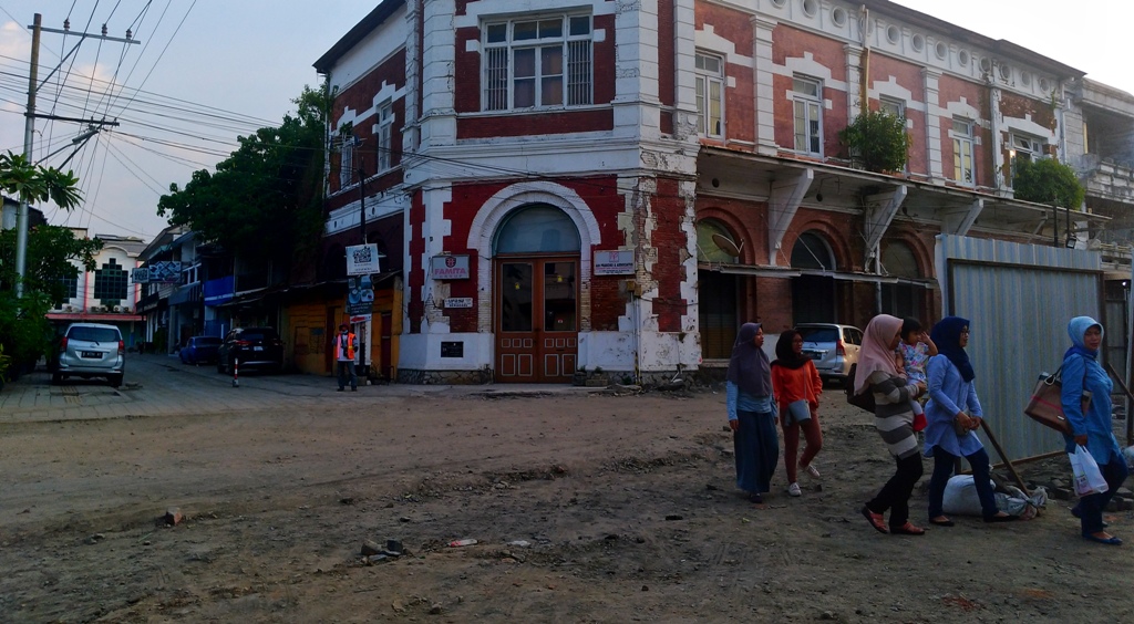 Dalam Perbaikan, Kawasan Kota Lama Masih Ramai Pengunjung