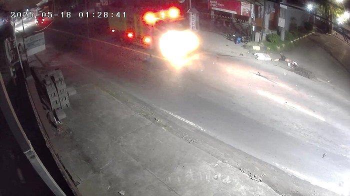 Beat Tabrak Pikap Setelah Salip Truk, Pengendara Terpelanting Tak Sadarkan Diri