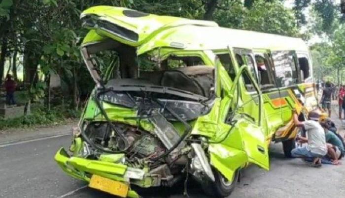 Rem Blong, 5 Kendaraan Terlibat Tabrakan Beruntun di Lamongan, Seorang Korban Warga Dawe Kudus