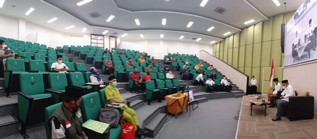 Kalam Walisongo Salurkan Donasi untuk Nakes dan Masyarakat Sekitar Kampus Terdampak Covid-19