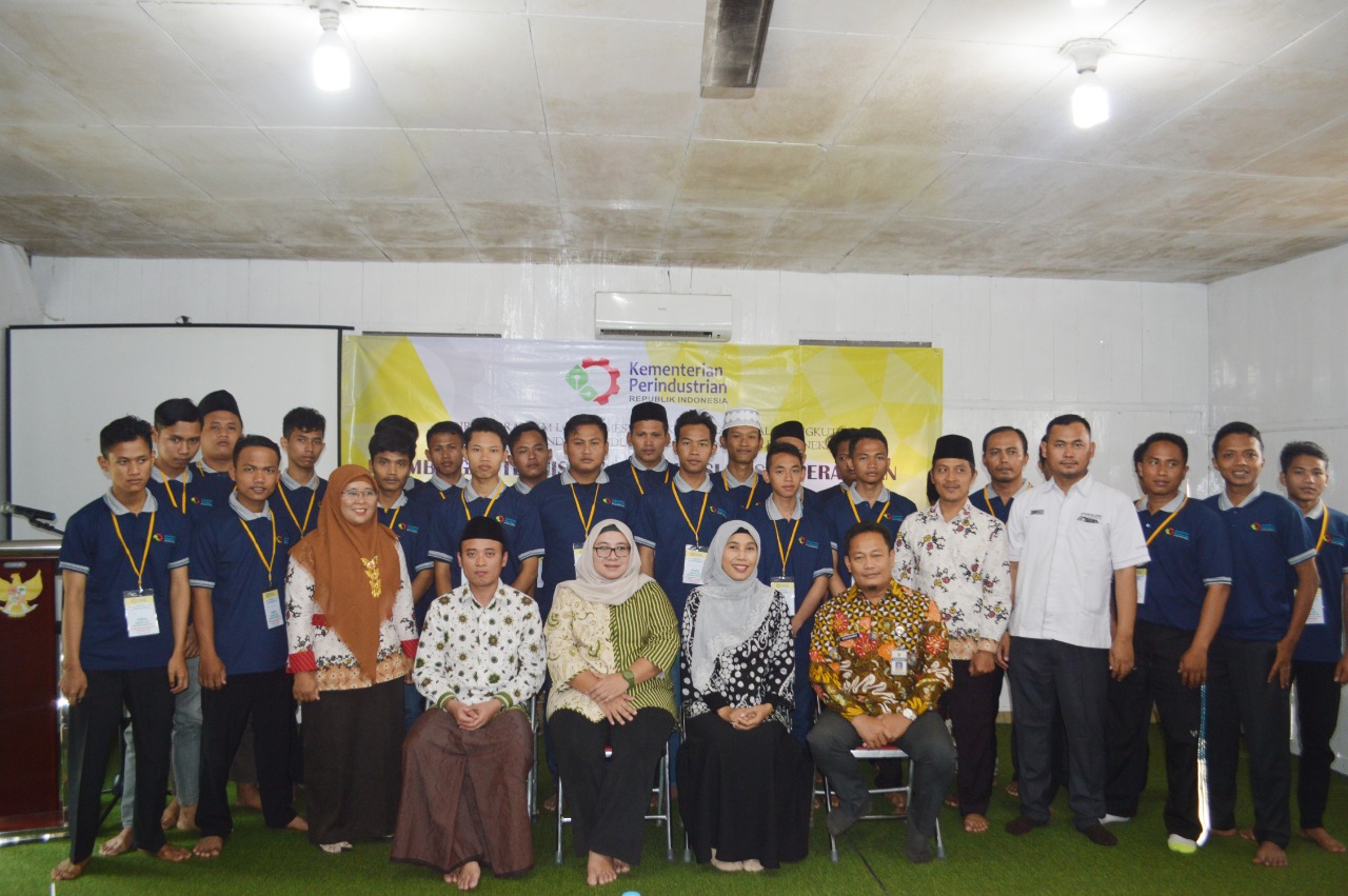 Gelar Pelatihan Bengkel Roda Dua, Kemenperin Dorong Santripreneur di Pondok Pesantren Girikesumo