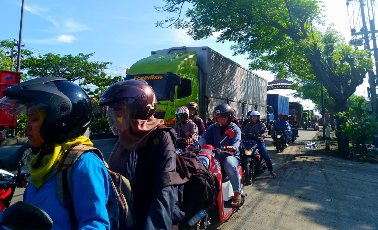 Jalur Demak - Kota Semarang Terpantau Padat Arus Lalu Lintas