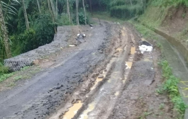 Jalan Perbatasan Semarang Rusak Parah, 4 Warga Jatuh Terguling, Muhdlor: Iri dengan Kendal