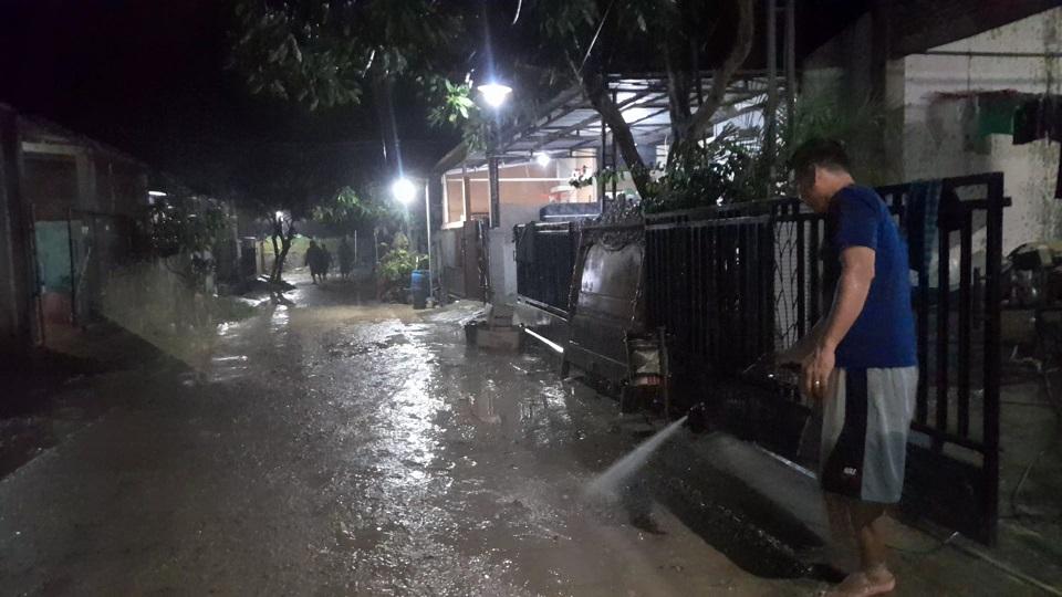 Sungai Pengkol Semarang Hampir Meluap, Warga Perumahan Dinar Indah Sempat Mengugsi ke Masjid