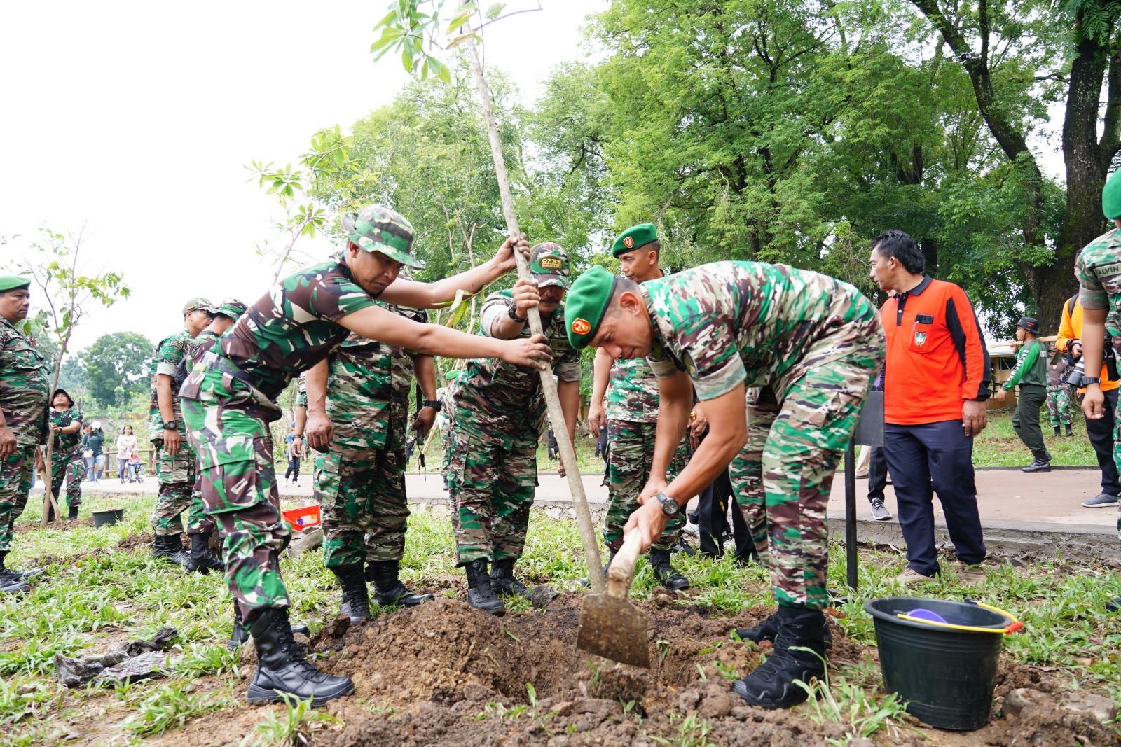 Korem 074 Warastratama Lakukan Penghijauan di Solo Safari dengan Tanam 1.500 Pohon