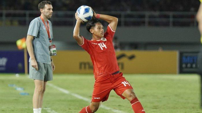 jateng/kukan-lemparan-ke-dalam-pada-pertandingan-ASEAN-U16-Boys-Cham.jpg
