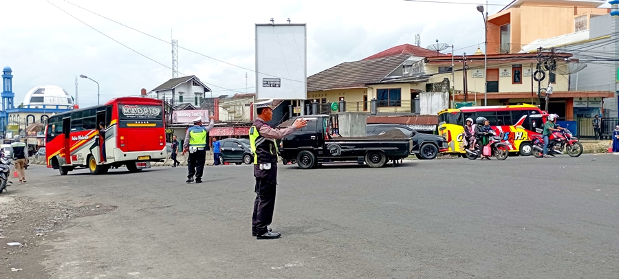 Ini Pantauan Terkini Lalu Lintas di Simpang Empat Kertek Wonosobo, Bakal Padat Jelang Tahun Baru