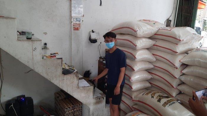 Ibu Gendong Balita Tertangkap Mencuri, Sekantong Uang Dikembalikan dan Pemilik Toko Beras Memaafkan