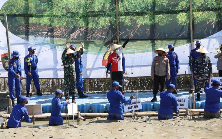 Polda Jateng Prakarsai Mageri Segoro, Gubernur Ganjar Pranowo Siap Gaspol Tanam Mangrove di Pesisir